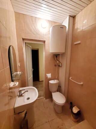 Отели типа «постель и завтрак» Hotel Liana Гагра-1